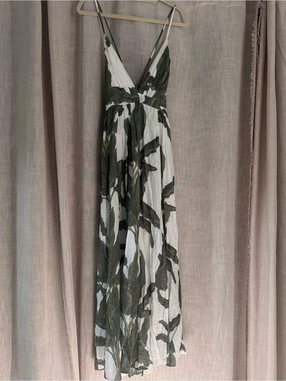 Baevely green and white palm leaf V neck maxi dress size medium